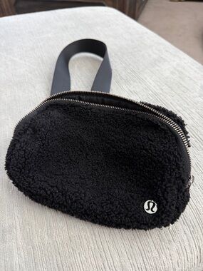 lululemon athletica Black Sherpa Mini Belt Bag